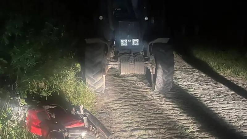 На Житомирщині 14-річний мотоцикліст потрапив у ДТП з трактором і був госпіталізований