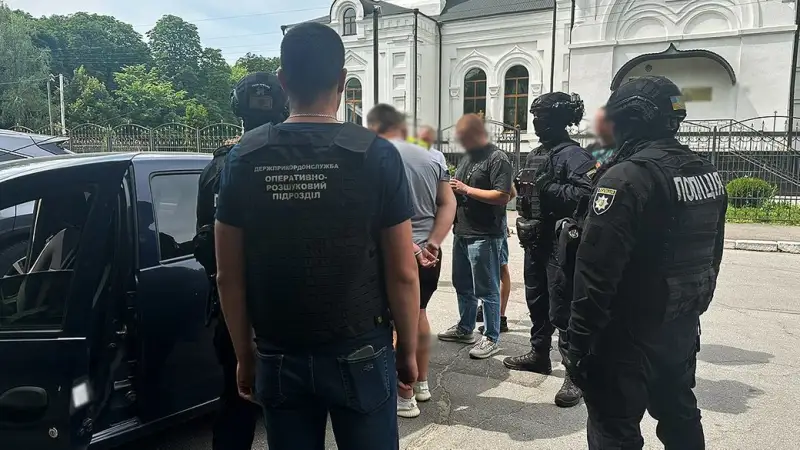 У Житомирі затримали чоловіка, який організував схему незаконного виїзду військовозобов’язаних за кордон