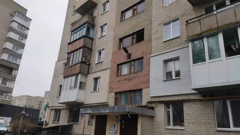 У Коростені чоловік загинув після падіння з балкона багатоповерхівки