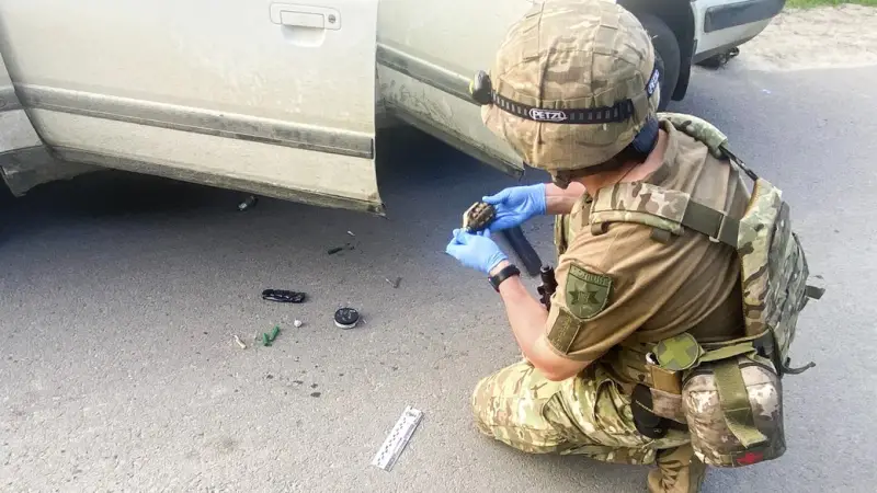 У Житомирі затримали двох чоловіків із предметами, схожими на зброю: одна людина отримала поранення